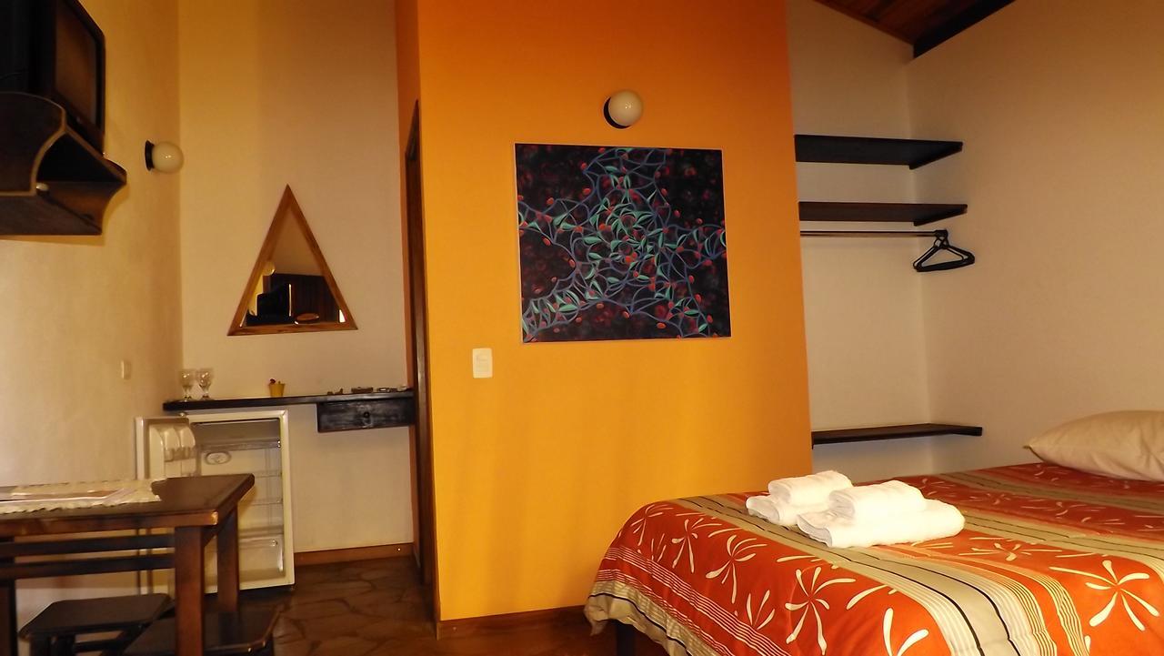 Hospedaria Vila Khepri Gonçalves Buitenkant foto